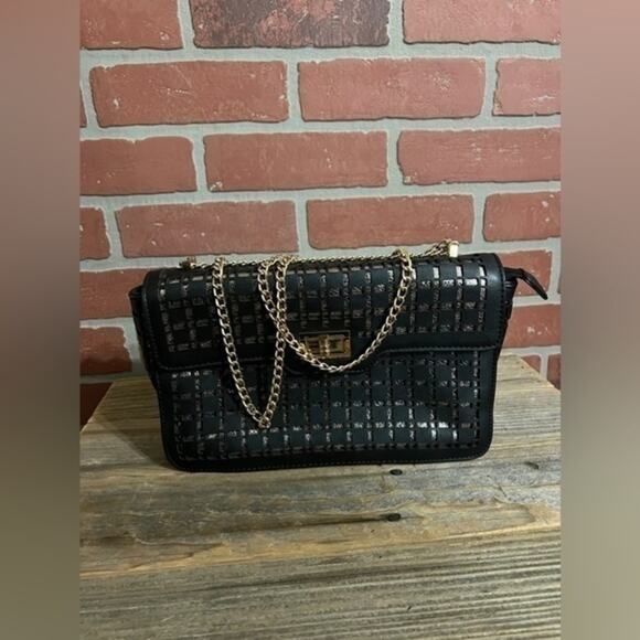 Melie Bianco Black Leather Shoulder/Crossbody Bag with Gold Chain Strap - Picture 5 of 8